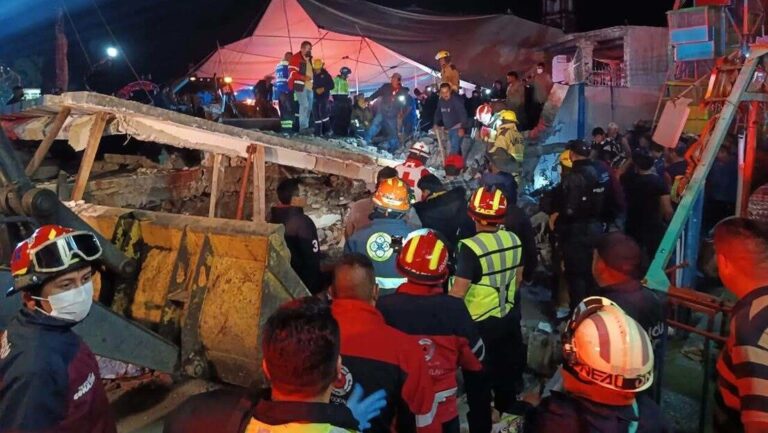 Nueve muertos tras explosión de fuegos artificiales en Estado de México