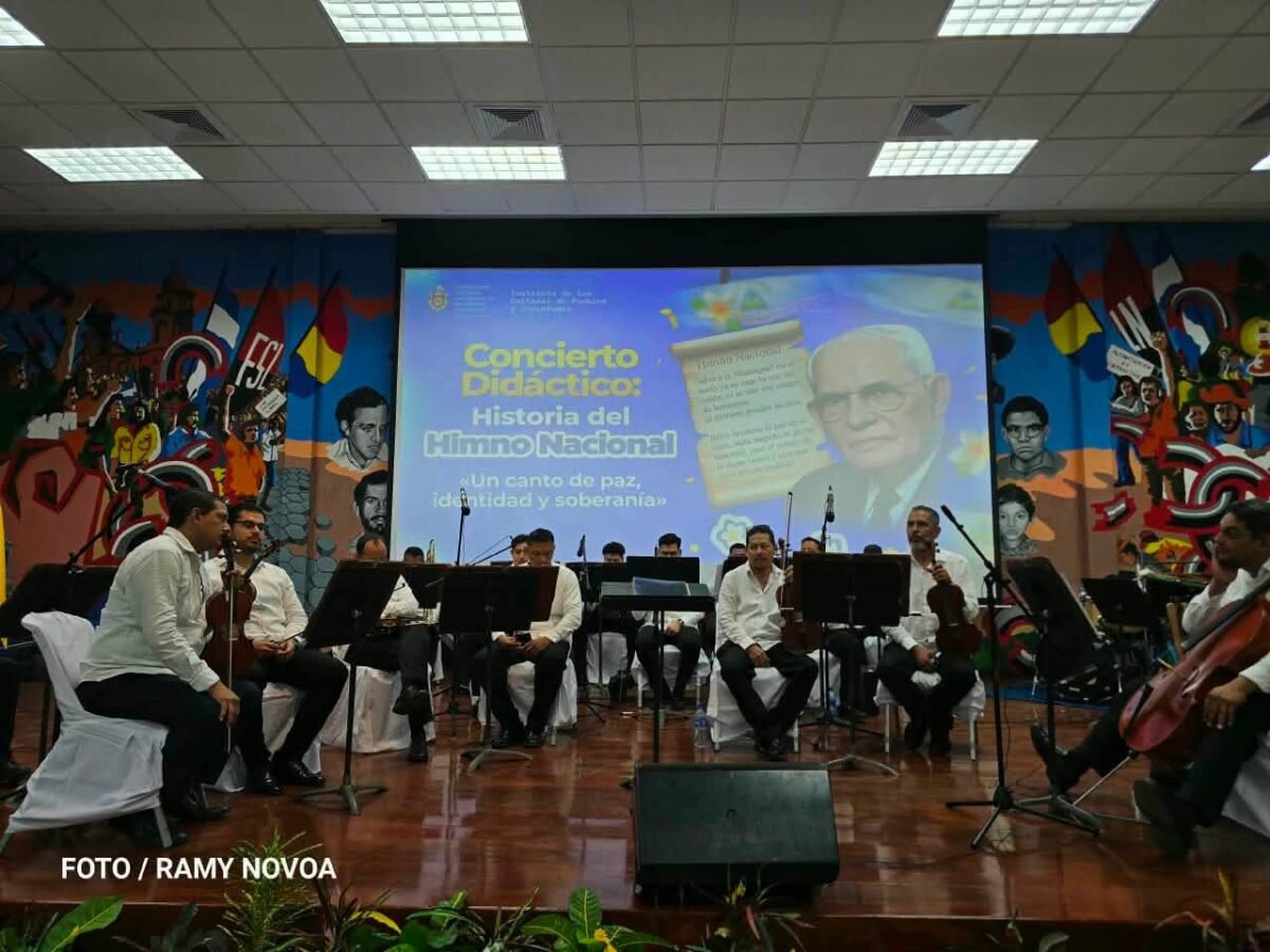Estudiantes recorren la evolución del Himno Nacional durante concierto en UNAN-Managua