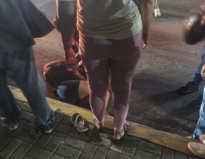 Mujer que se lanzó del Paso a Desnivel de carretera Norte sobrevivió el año pasado al ser arrastrada por una corriente