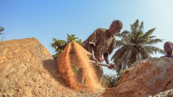 Mueren 37 presuntos mineros ilegales bajo custodia en Nigeria