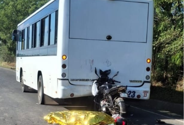 Motociclista perdió la vida al estrellarse en la parte trasera de un bus en zona Oriental de Managua