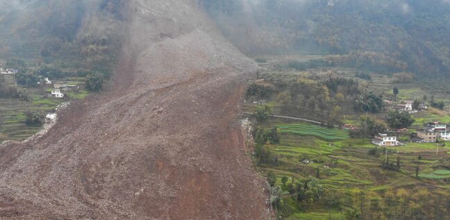 Avalancha de lodo deja dos muertos y tres desaparecidos en Sichuan, suroeste de China