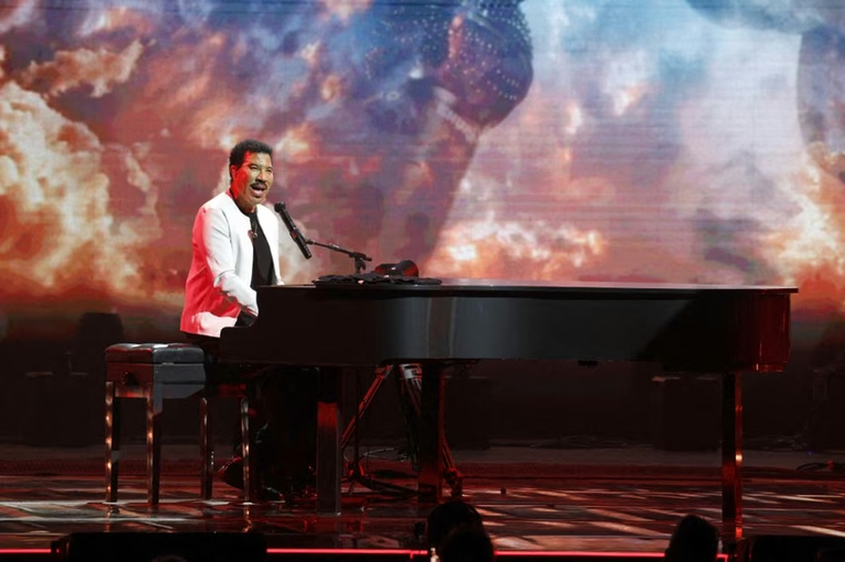 Lionel Richie vuelve a ser hospitalizado y cancela conciertos