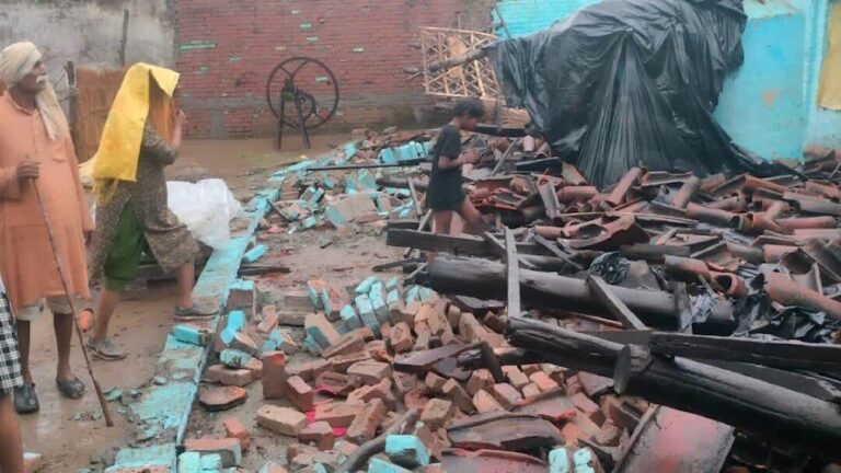 Lluvias torrenciales dejan 56 muertos en India