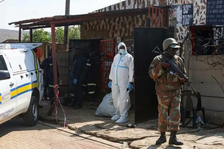 Dos tiroteos masivos dejan 27 muertos y 26 heridos en Sudáfrica