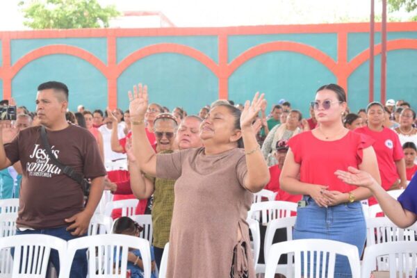 Más de 20 mil personas participan en Culto Nacional por aniversario de traducción de la Biblia