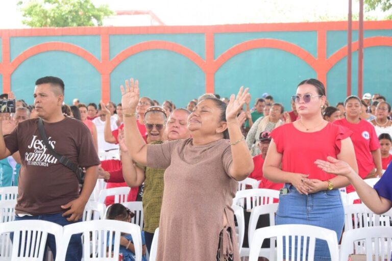 Más de 20 mil personas participan en Culto Nacional por aniversario de traducción de la Biblia