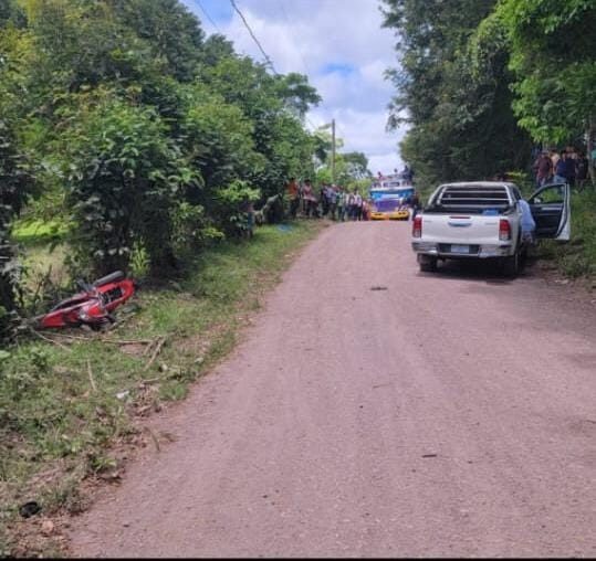Jovencito pierde la vida al estrellarse en moto contra camioneta en San José de Bocay