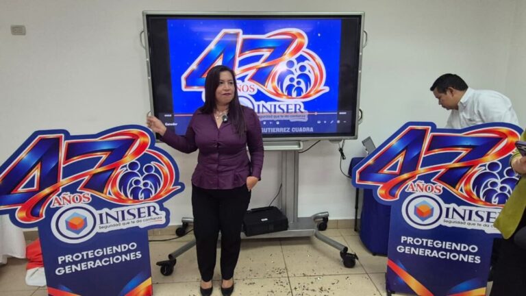INISER premia diseño ganador de su logotipo por el 47 aniversario