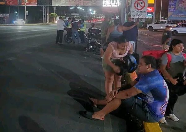 Choque entre motos dejó a tres hombres lesionados en primera entrada a Las Colinas