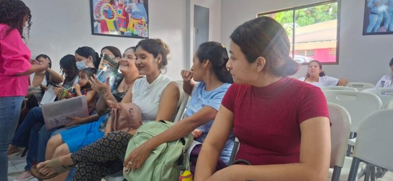 Entre 100 y 150 embarazadas reciben atención semanal en Centro Ligia Altamirano