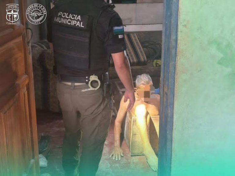 Insólito caso en Costa Rica: hallan a un adulto mayor atrapado dentro de un mueble