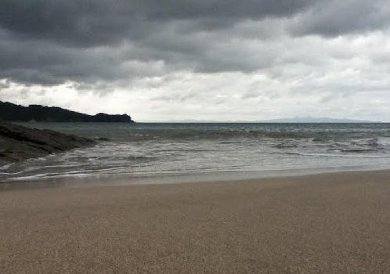 Buscan a hombre arrastrado por corrientes en playa Matilda, Rivas
