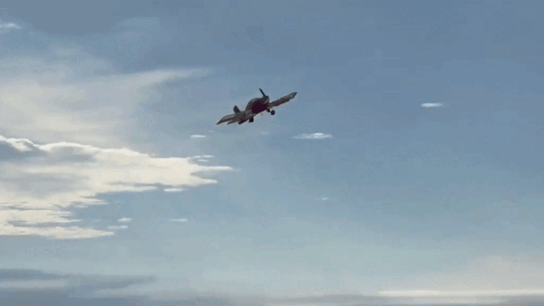 Avioneta se estrella durante acrobacia en Brasil y mueren dos personas