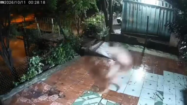 Cámara capta a hombre huyendo sin ropa en Masaya