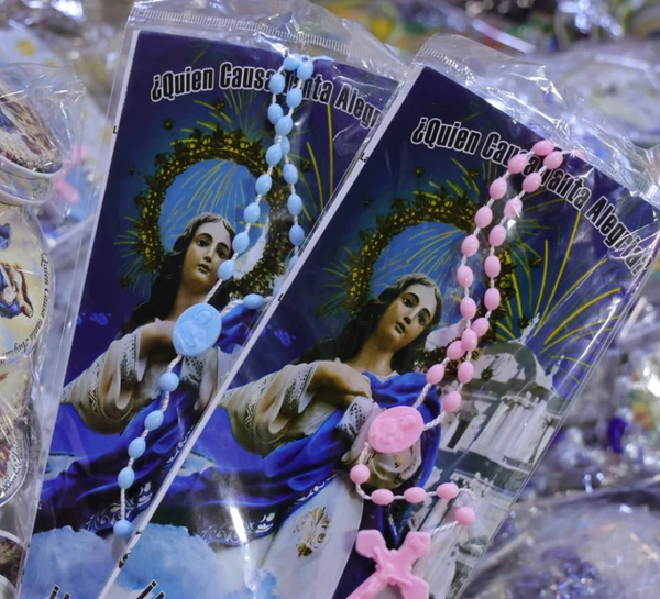 Comerciantes arrancan con la venta de productos para las festividades de la Purísima en los mercados del país