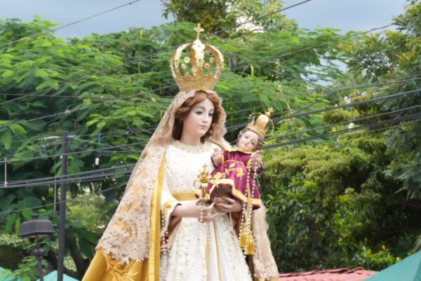 Copresidenta Rosario Murillo destaca fe y devoción de familias nicaragüenses en Día de la Virgen del Rosario