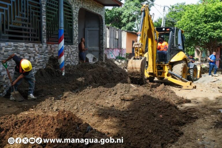 Avanza 60% proyecto de agua y saneamiento del barrio Camilo Chamorro