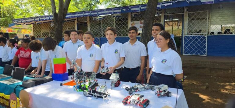 Estudiantes con discapacidad destacan en Primera Feria Nacional de Expo Tecnología inclusiva