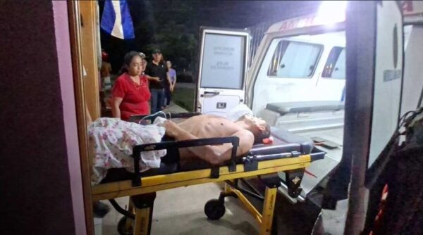 Enfrentamiento a machetazos envía grave a hombre al hospital en Acoyapa