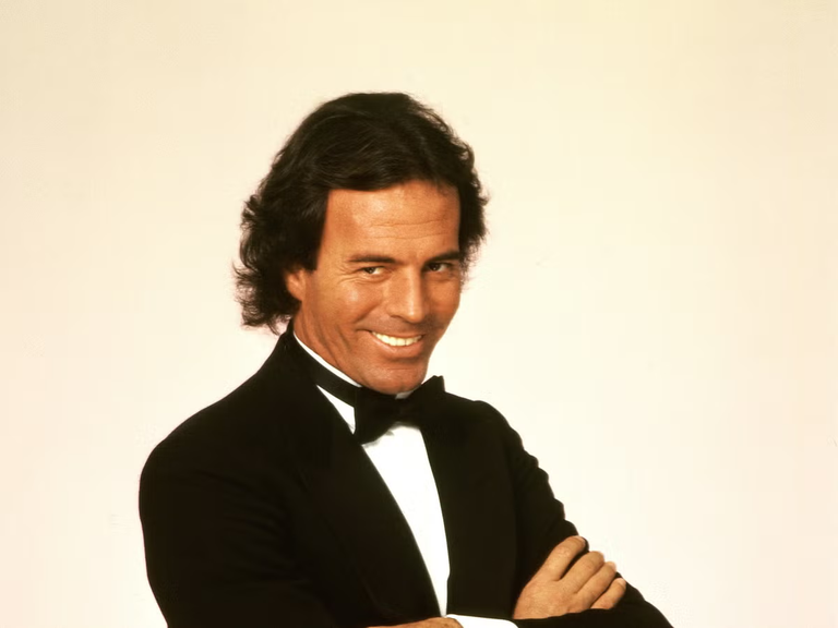 Fiscalía española cambia de postura y abre la posibilidad de investigar a Julio Iglesias por presunta agresión sexual