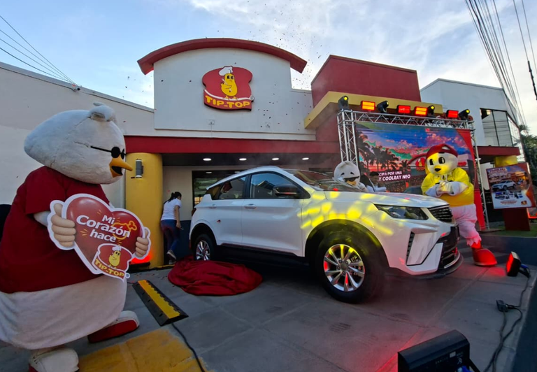 Compra tu combo navideño de Restaurante Tip Top y participa para renovar tu casa y ganar una camioneta