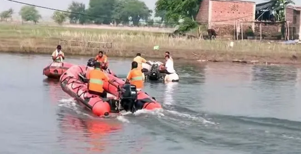 Naufragio en India: mueren 13 niños tras volcarse un barco en el río Ganges