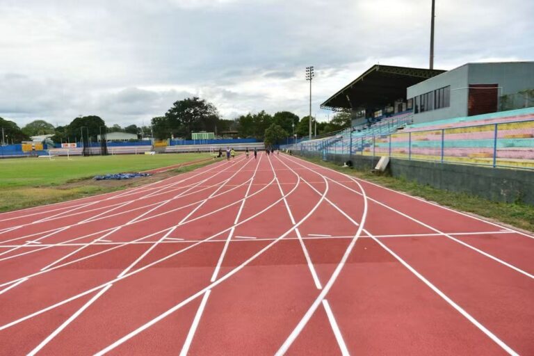 Presentan mejoras en pista sintética de atletismo del IND