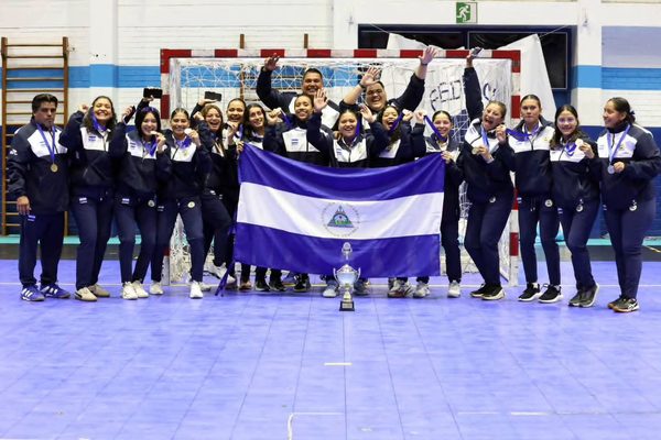 Plata y boleto a Brasil para la selección de balonmano femenina