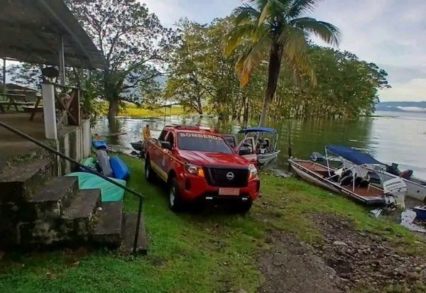 Un nicaragüense y tres catrachos desaparecieron a bordo de un bote en lago de Yojoa, en Honduras 