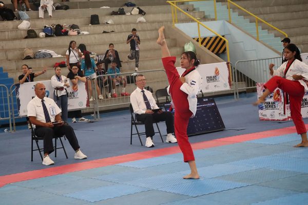Atletas nicaragüenses conquistan tres medallas en el Pan American series a de taekwondo en Honduras
